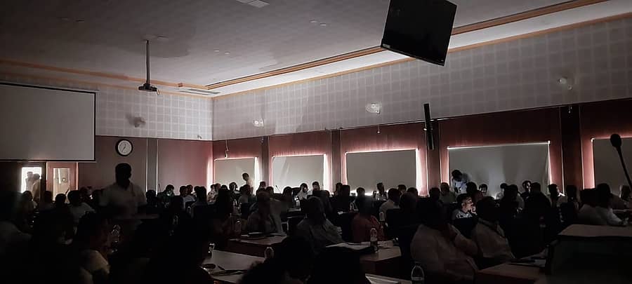 <div class="paragraphs"><p>ಸಭೆ ನಡೆಯುವ ವೇಳೆ ಕರೆಂಟ್ ಹೋಗಿರುವುದು</p></div>